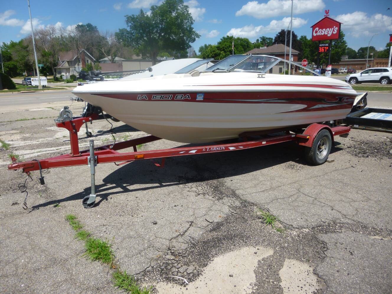 A photo of this 2001 Larson SEI 180 BR