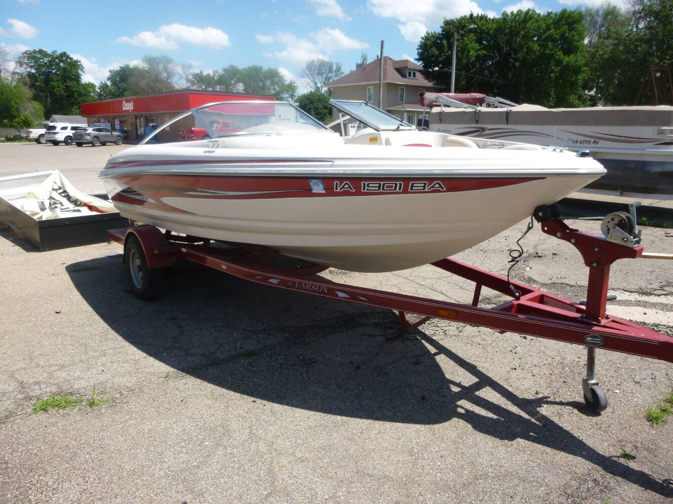 A photo of this 2001 Larson SEI 180 BR