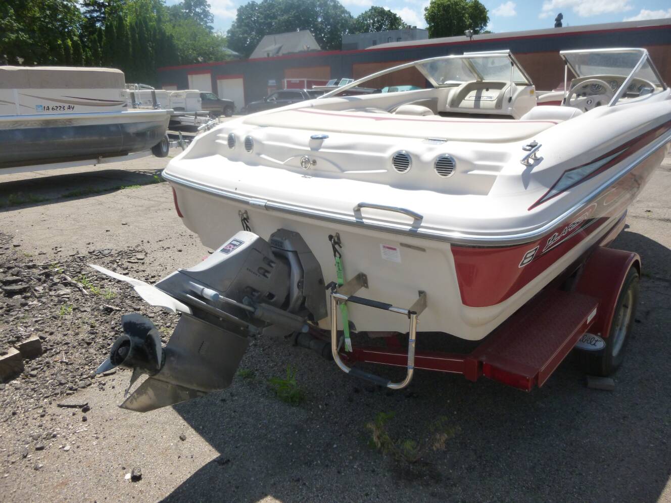 A photo of this 2001 Larson SEI 180 BR
