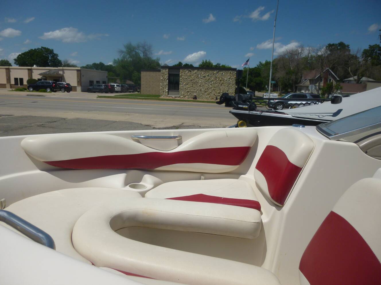 A photo of this 2001 Larson SEI 180 BR