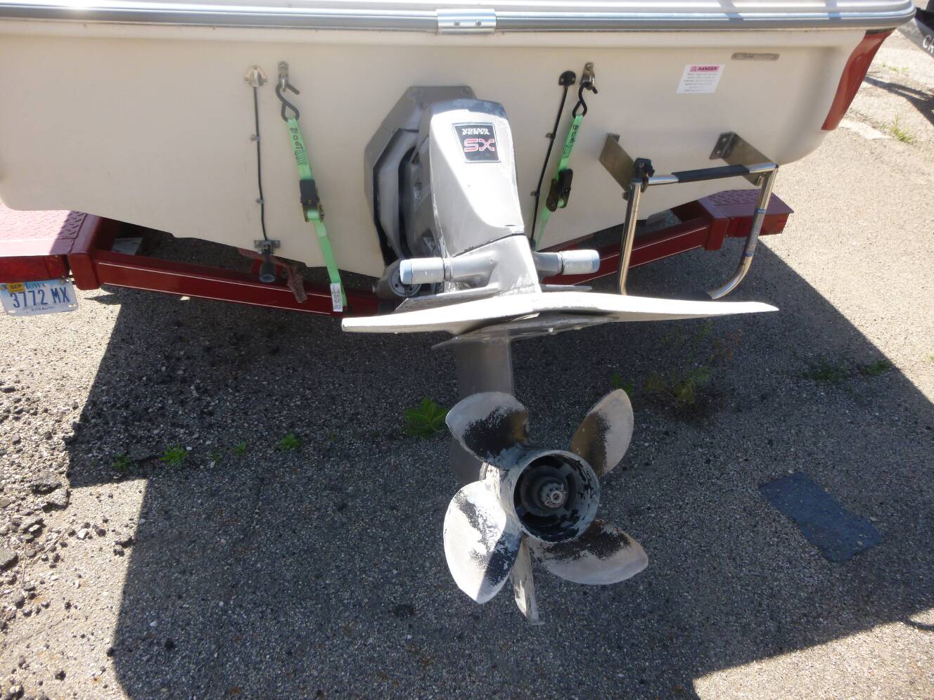 A photo of this 2001 Larson SEI 180 BR