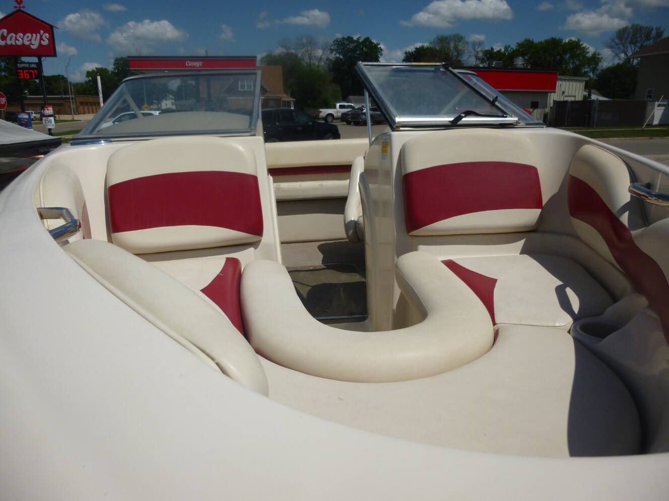 A photo of this 2001 Larson SEI 180 BR