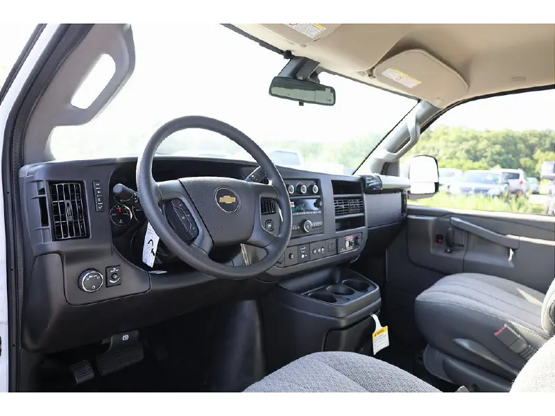 2025 CHEVROLET Express 2500