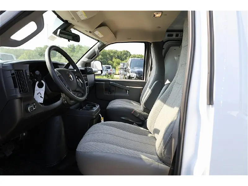 2025 CHEVROLET Express 2500