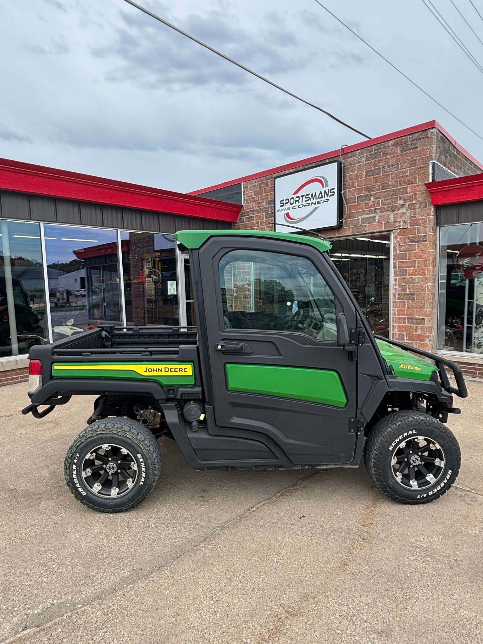 2022 John Deere XUV835R Cab HVAC CAB in algona IA