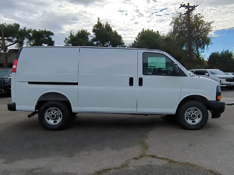 2025 GMC SAVANA 2500