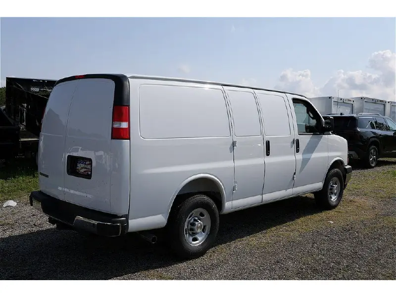 2025 CHEVROLET Express 3500