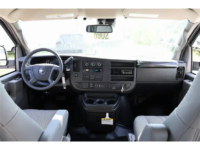 2025 CHEVROLET Express 3500