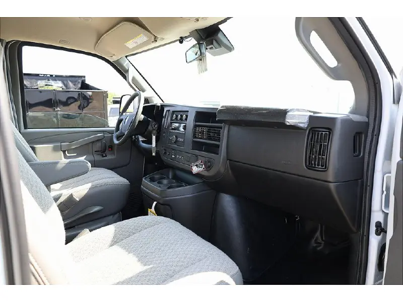 2025 CHEVROLET Express 3500