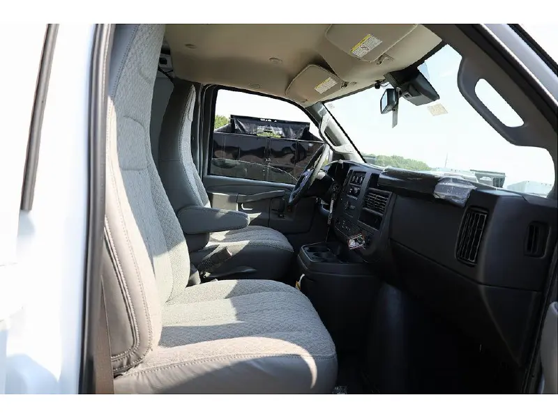 2025 CHEVROLET Express 3500