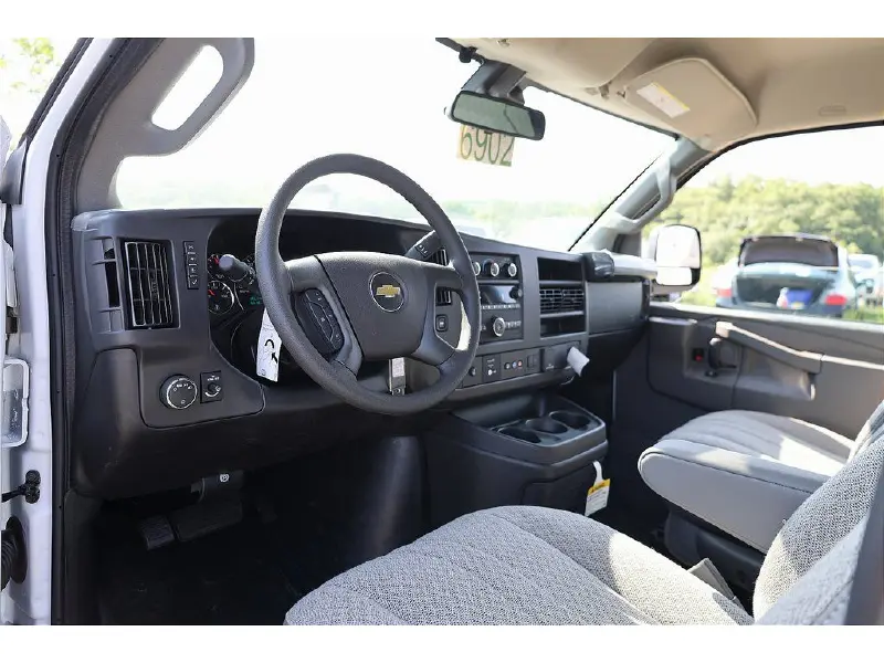 2025 CHEVROLET Express 3500