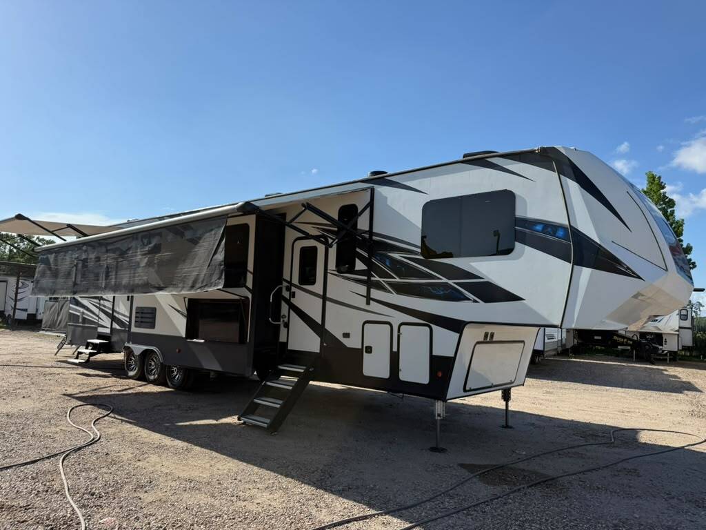 2020 Dutchmen Voltage 4185