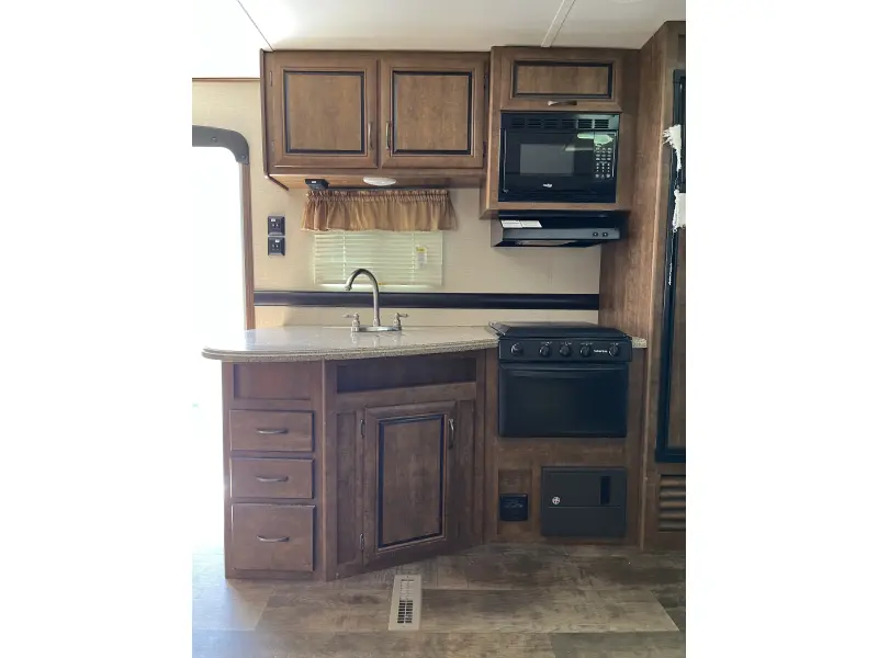 2017 CROSSROADS ZINGER 25BH