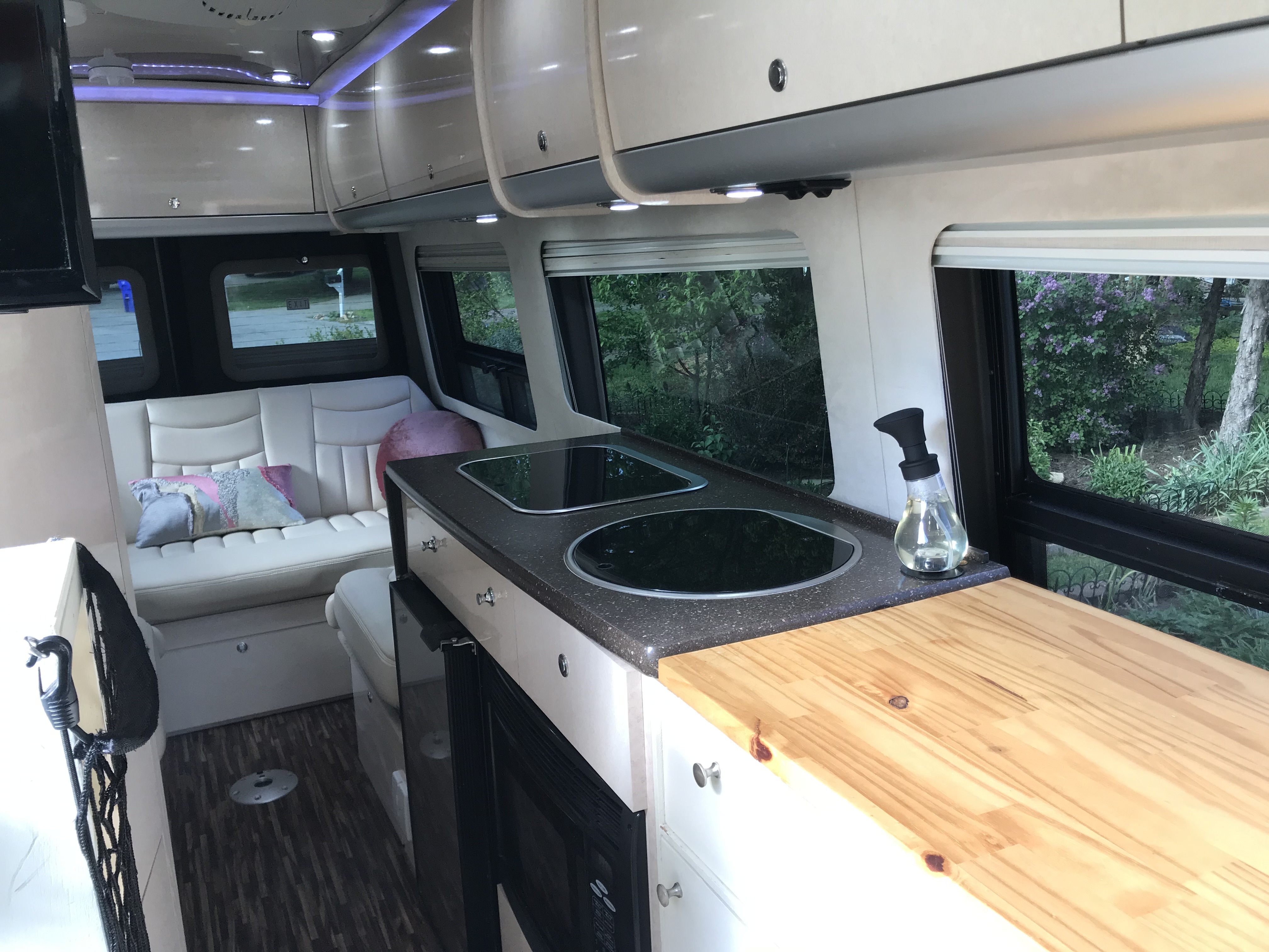 2011 Airstream INTERSTATE GRAND TOUR EXT 3500 in alachua FL