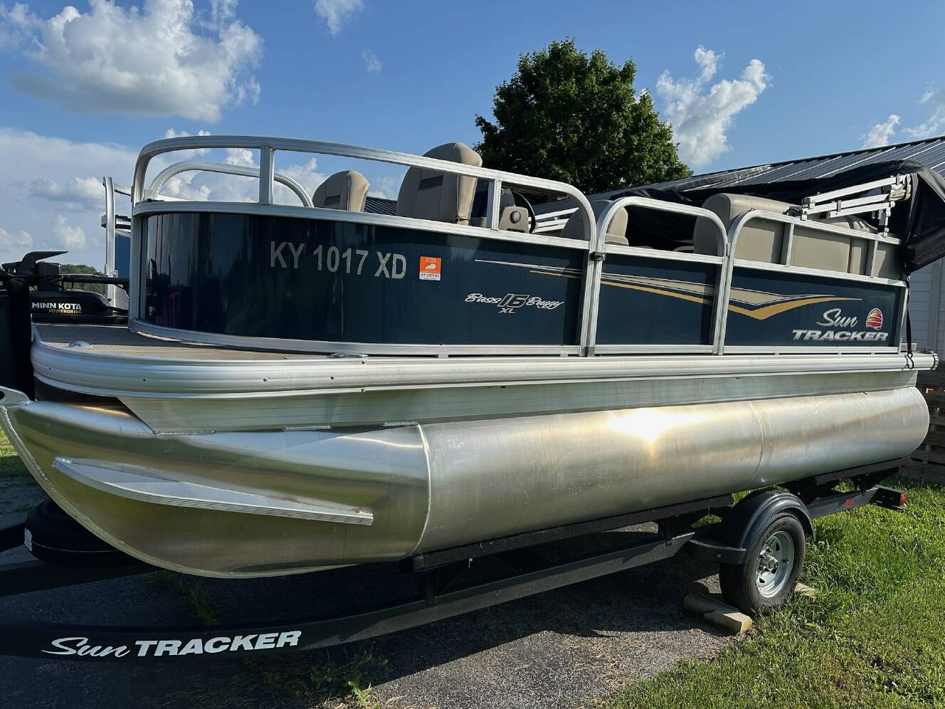 A photo of this 2025 Sun Tracker Bass Buggy 16 Xl Select