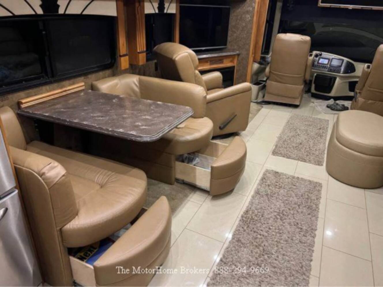 A photo of this 2015 Tiffin Motorhomes PHAETON 40 QBH