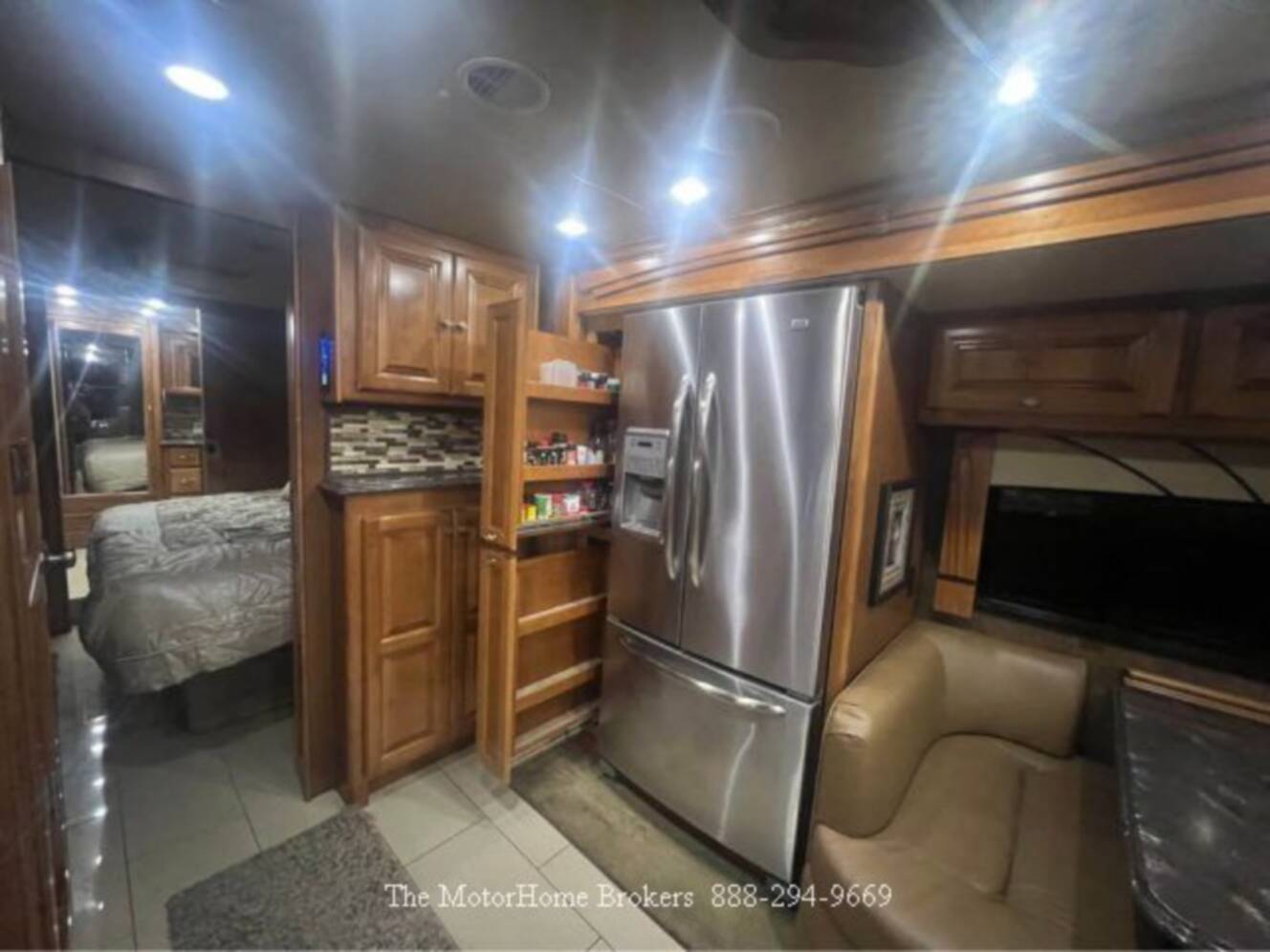 A photo of this 2015 Tiffin Motorhomes PHAETON 40 QBH