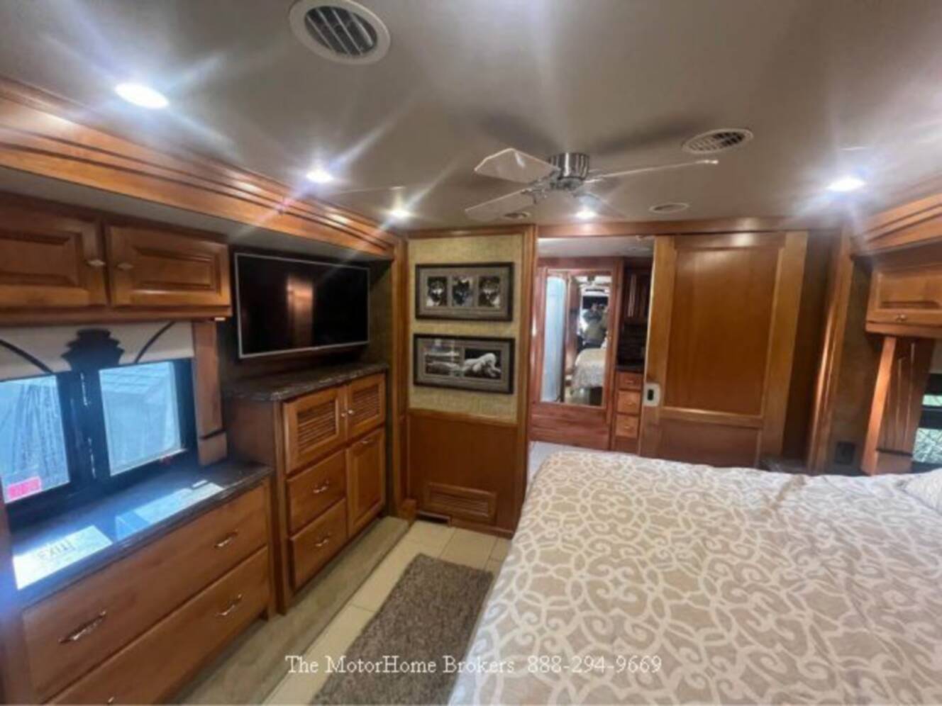 A photo of this 2015 Tiffin Motorhomes PHAETON 40 QBH