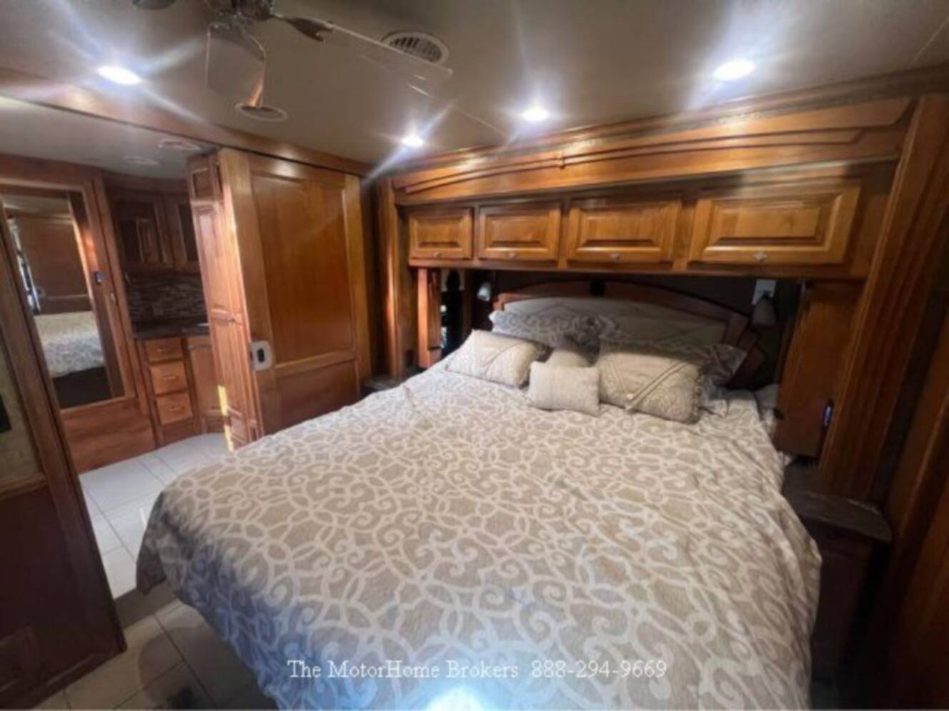 A photo of this 2015 Tiffin Motorhomes PHAETON 40 QBH