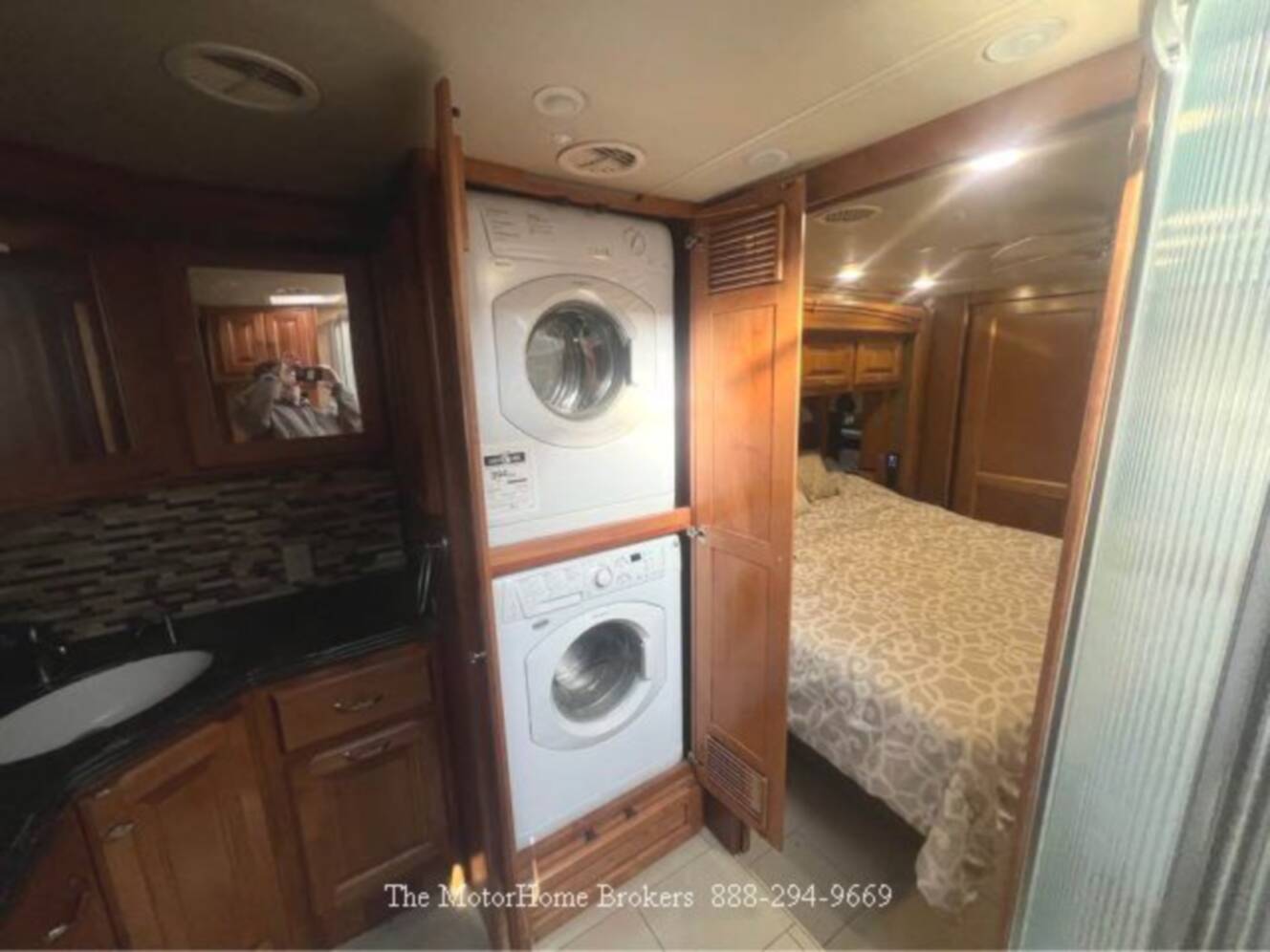A photo of this 2015 Tiffin Motorhomes PHAETON 40 QBH