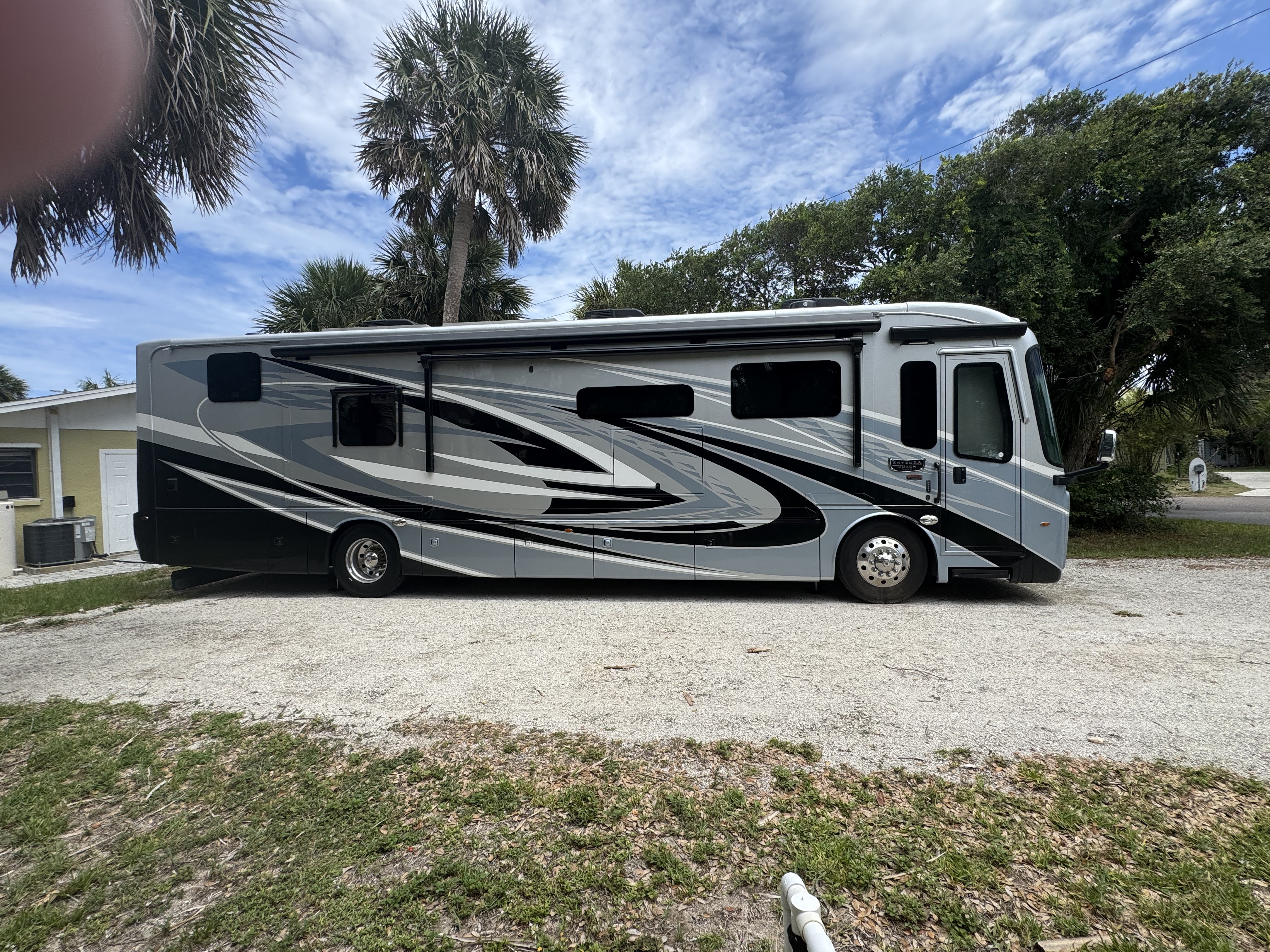 2024 Entegra Coach REATTA XL 39T2 in melbourne beach FL