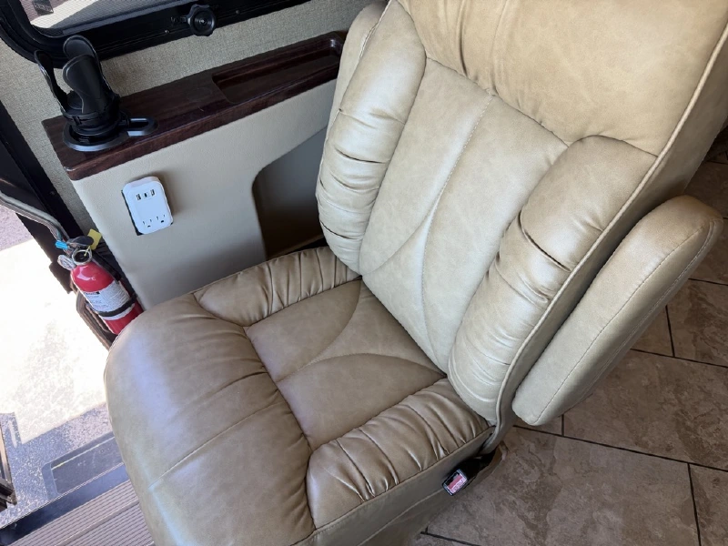 2017 FOREST RIVER BERKSHIRE 38A