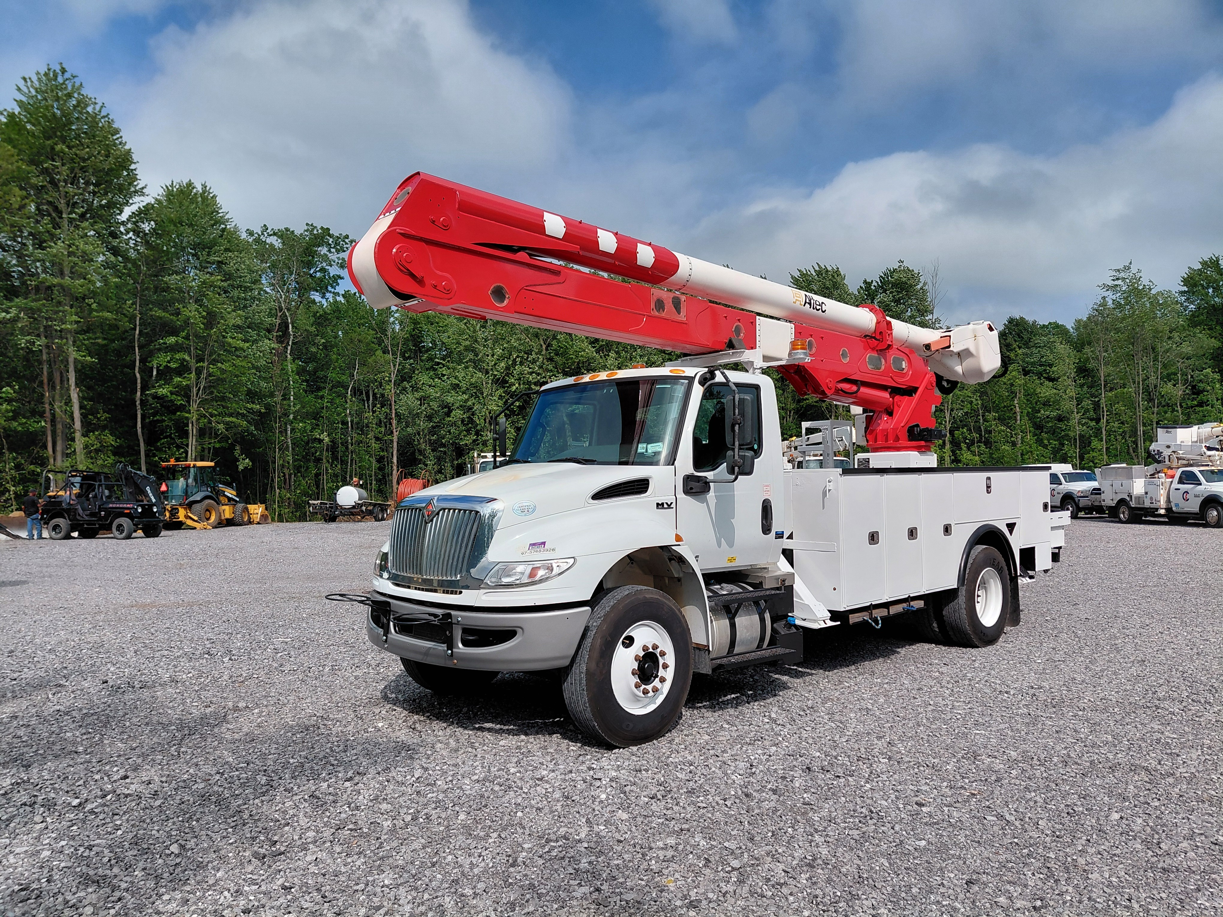 2020 INTERNATIONAL MV607 & ALTEC AA55 61' MAT. HAND INSULATED BOOM in Lockport, NY