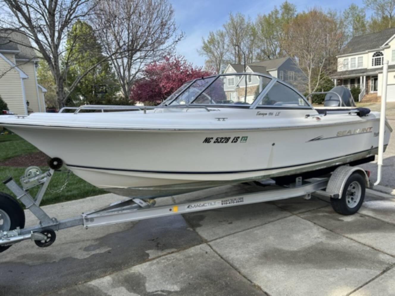 A photo of this 2009 Sea Hunt 186 Escape Le