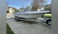 2009 Sea Hunt 186 Escape Le Dual Console Boat boat