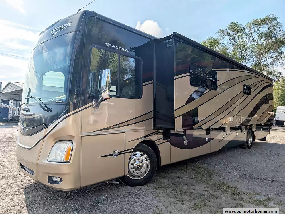 2015 Fleetwood Discovery 40E in summerfield FL