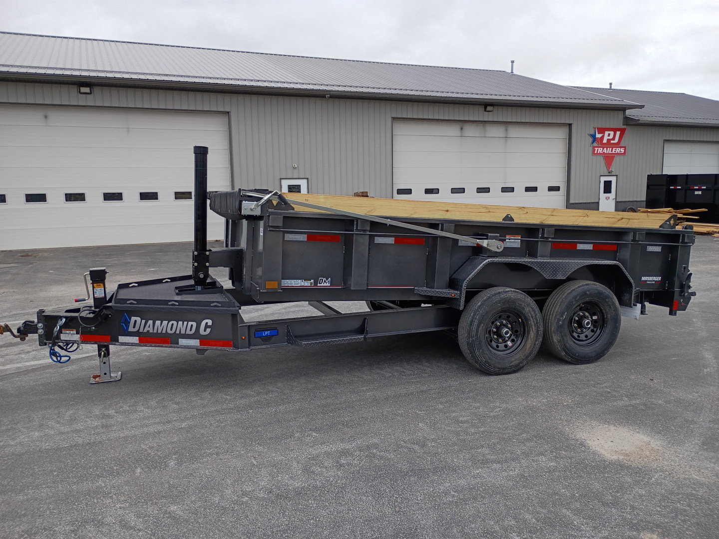 2026 Diamond C Trailers LPT207 14X82 in Hilbert, WI