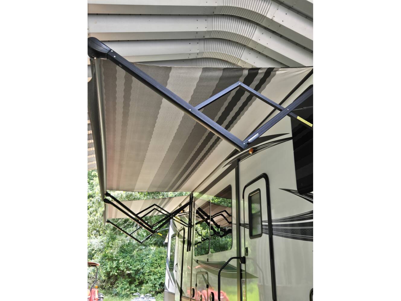 A photo of this 2018 Grand Design MOMENTUM 351M