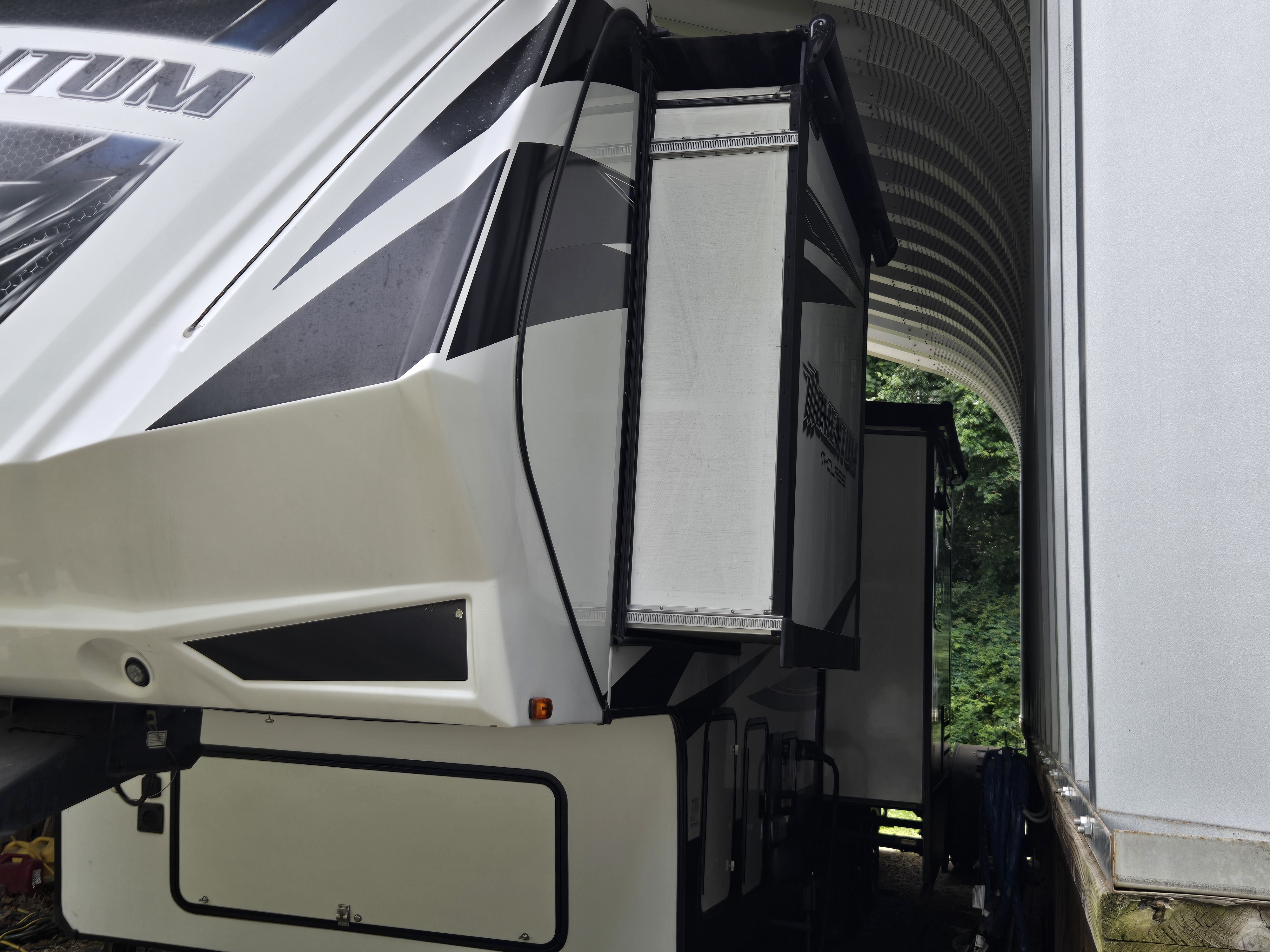 2018 Grand Design MOMENTUM 351M in walls MS