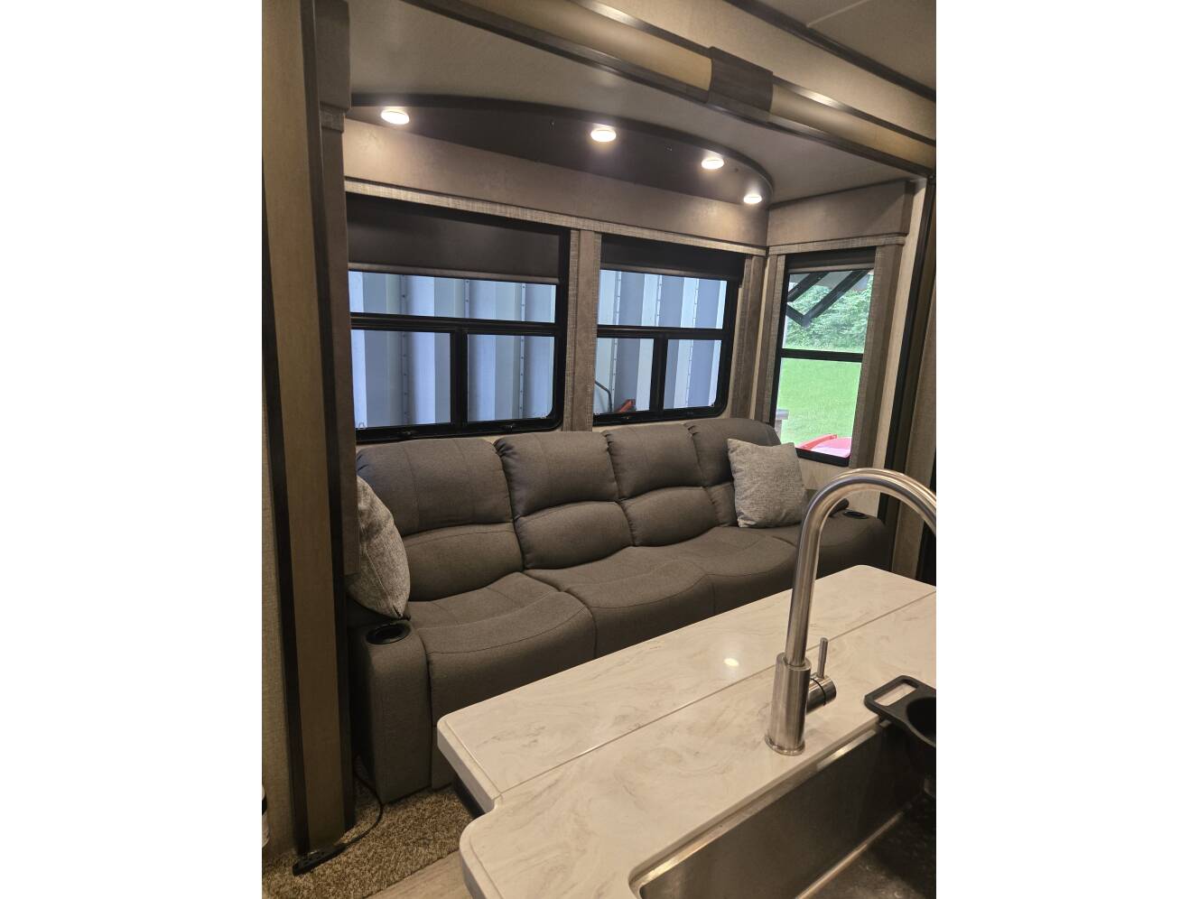 A photo of this 2018 Grand Design MOMENTUM 351M