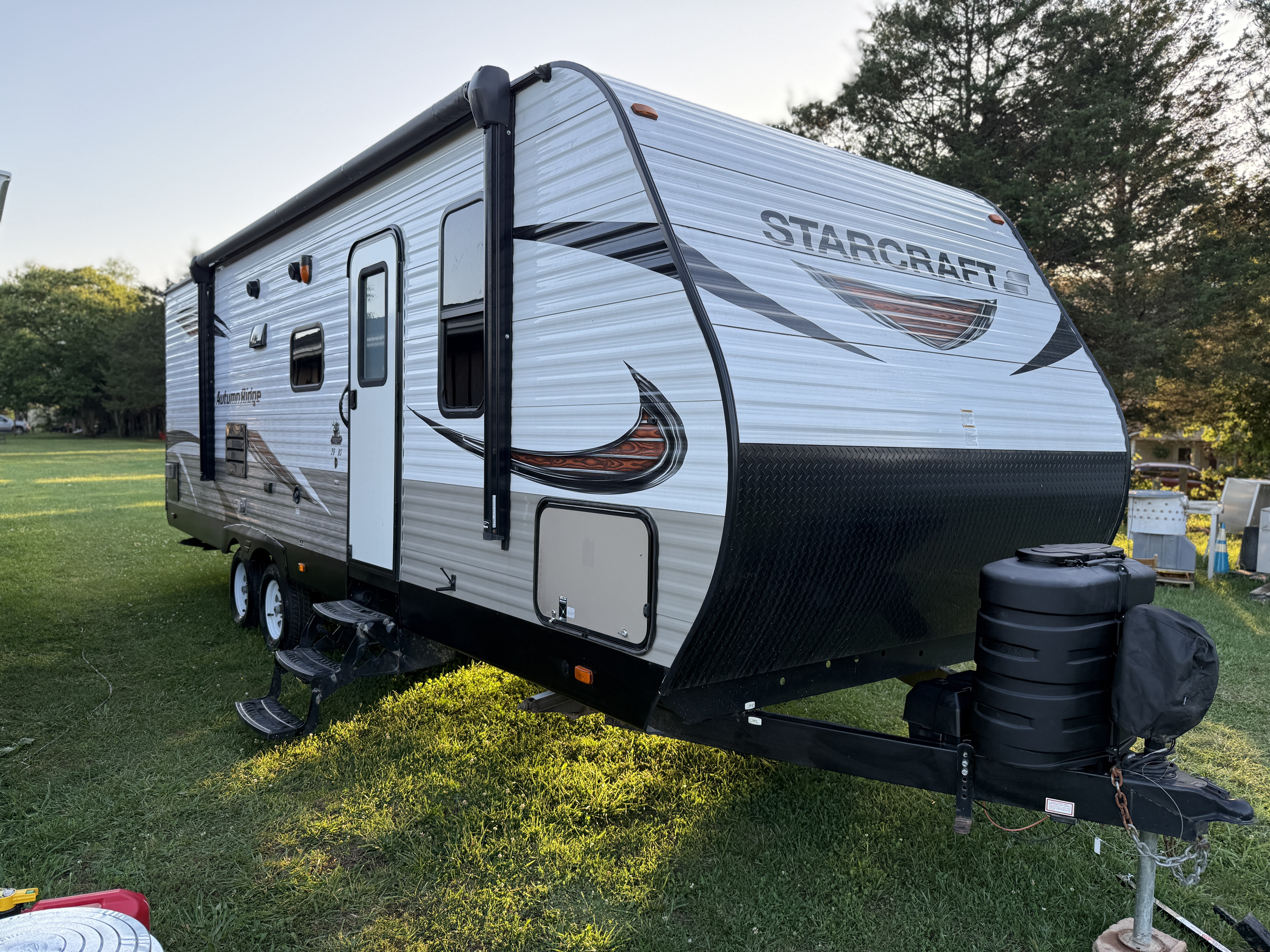 2018 Starcraft AUTUMN RIDGE OUTFITTER 26BHS RV