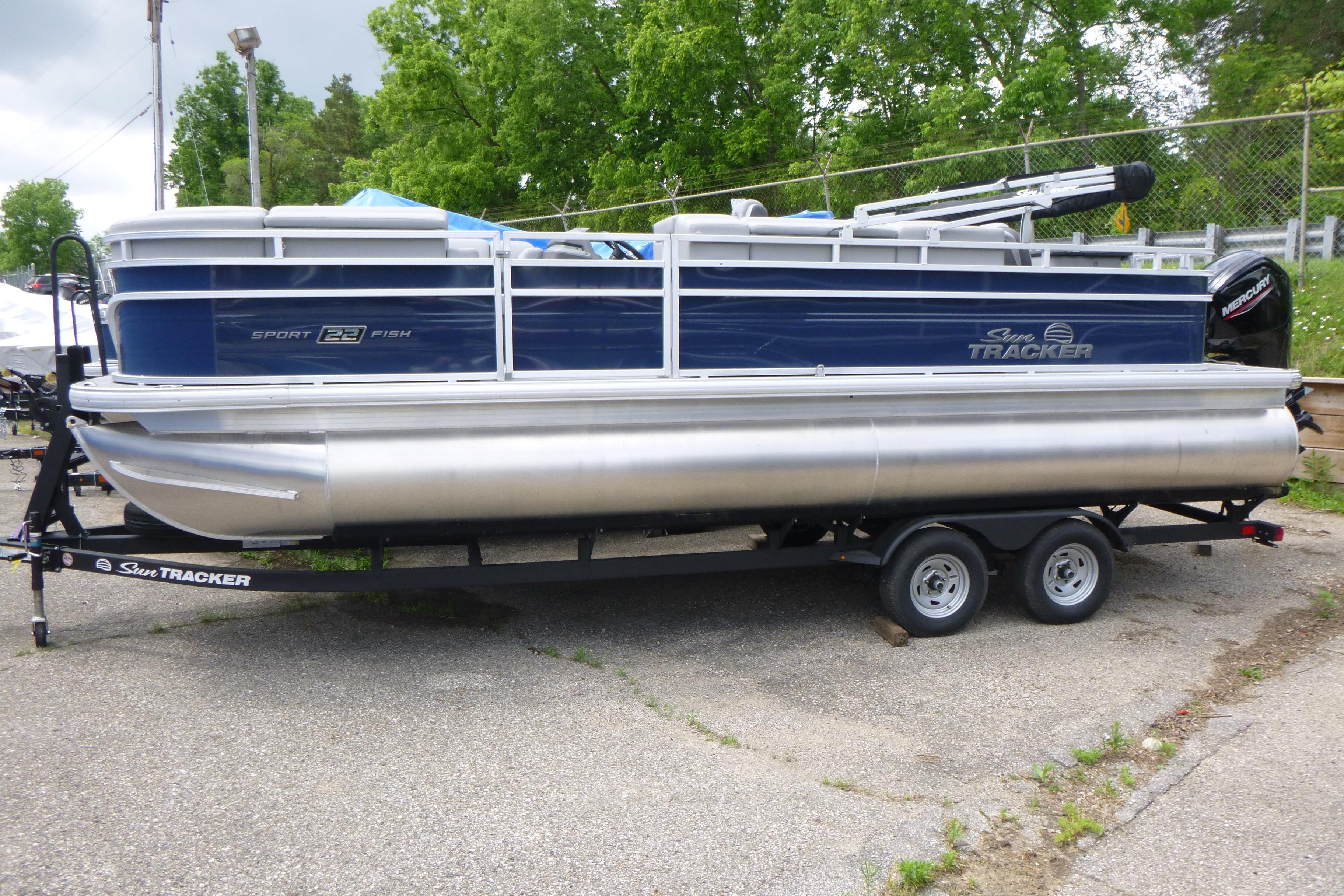 2026 Sun Tracker SportFish 22 DLX in lansing MI
