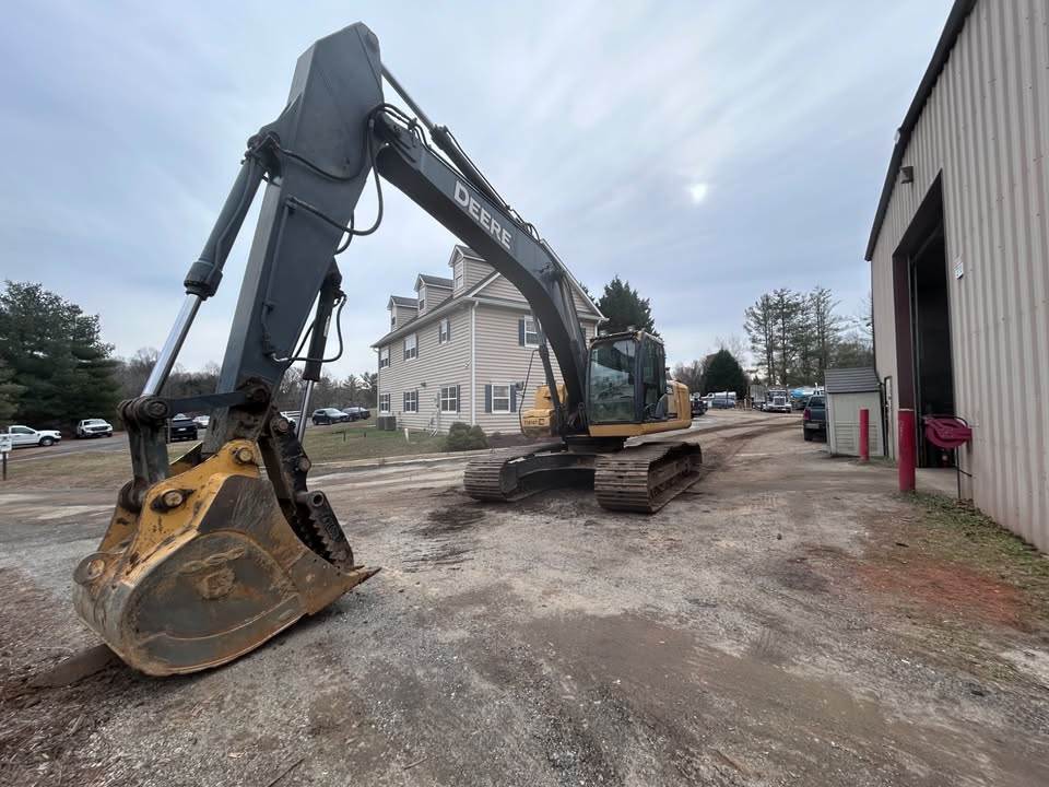 2013 John Deere 250G LC in Annapolis, MD