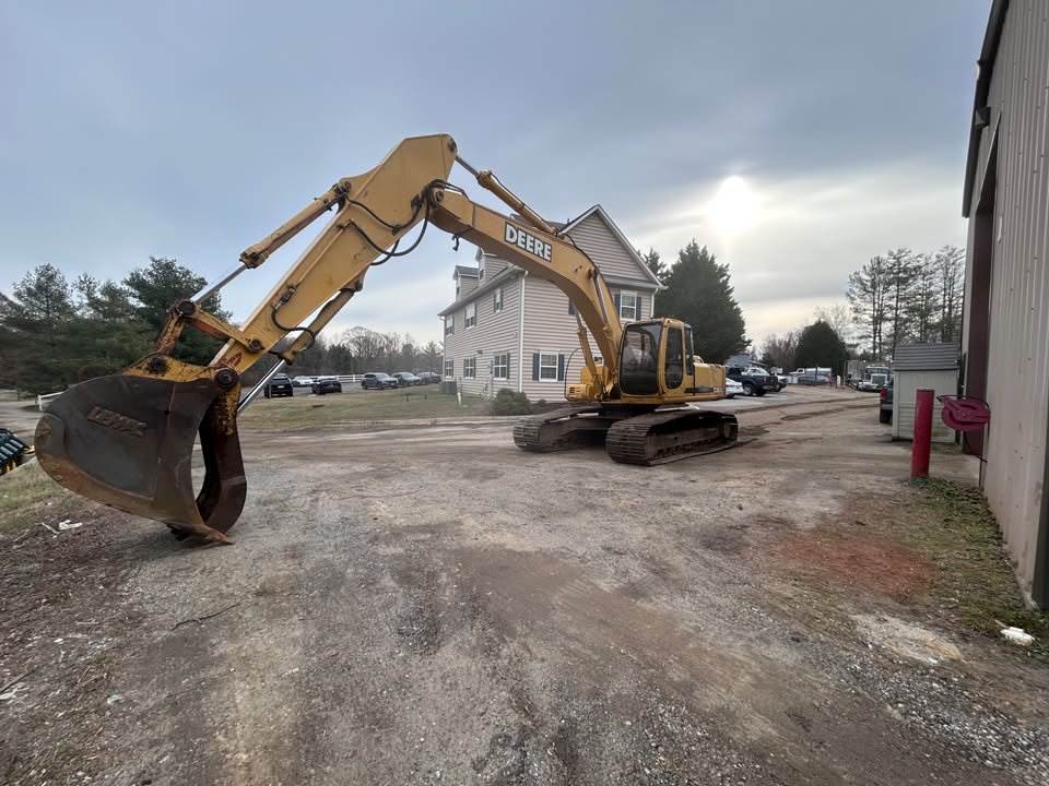 2001 John Deere 230LC in Annapolis, MD