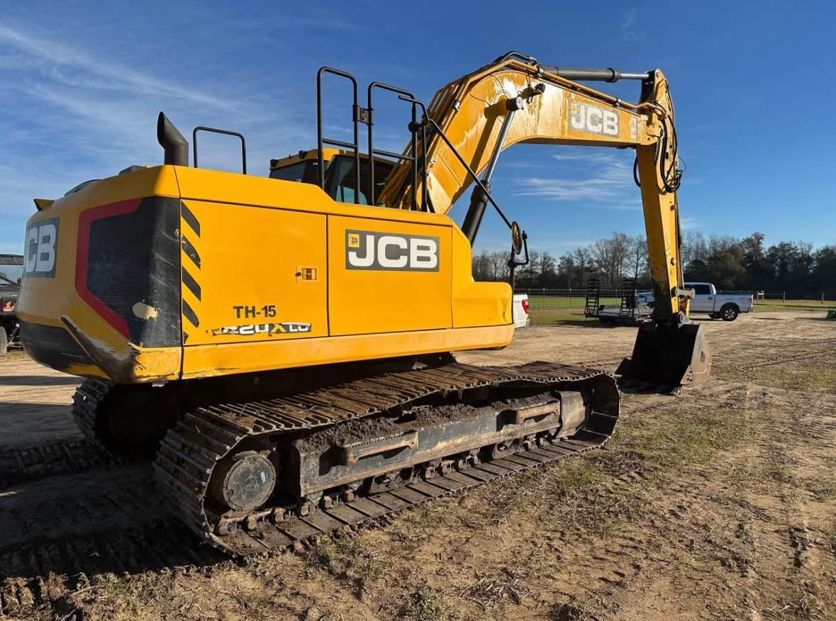 2018 JCB 220X LC in Belleville, MI
