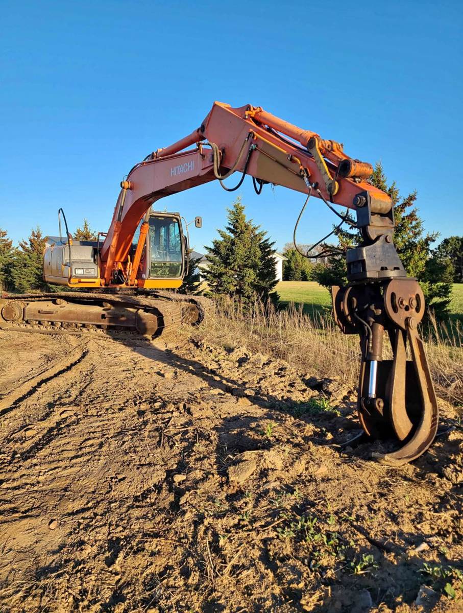 Hitachi ZX200LC in Belleville, MI