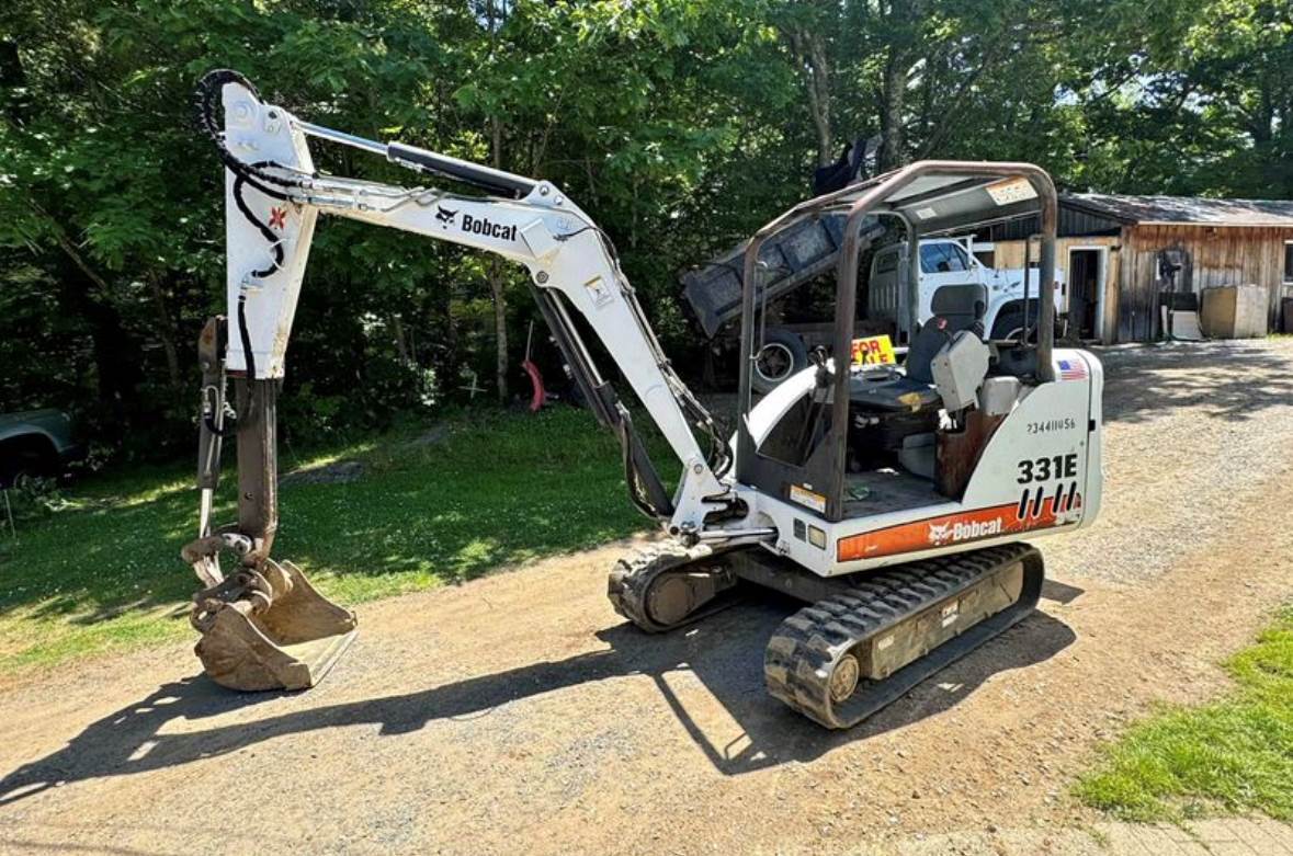 2004 Bobcat 331EG in Van Buren Charter Township, MI