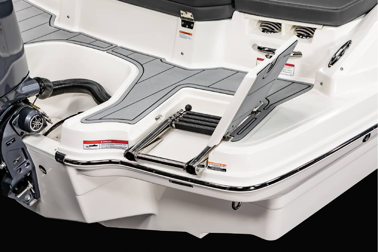 A photo of this 2025 Chaparral 23 SSi OB