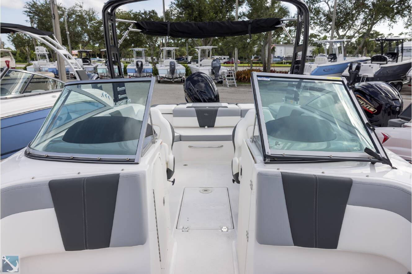 A photo of this 2025 Chaparral 23 SSi OB