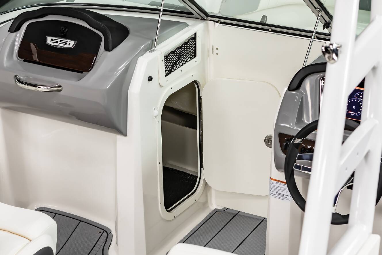 A photo of this 2025 Chaparral 23 SSi OB