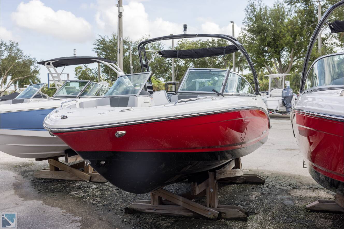A photo of this 2025 Chaparral 23 SSi OB