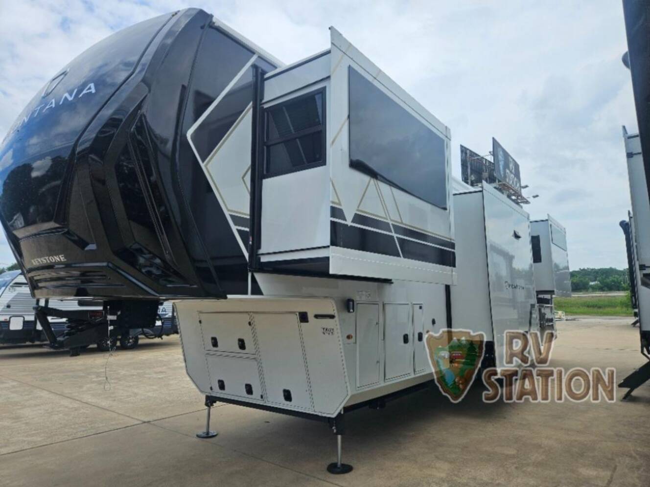 A photo of this 2027 Keystone Rv Montana 3800FL