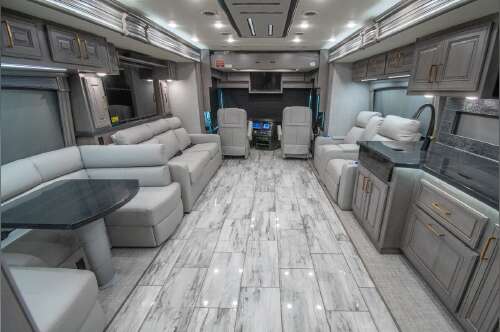 2026 Fleetwood Discovery LXE 44B in alvarado TX