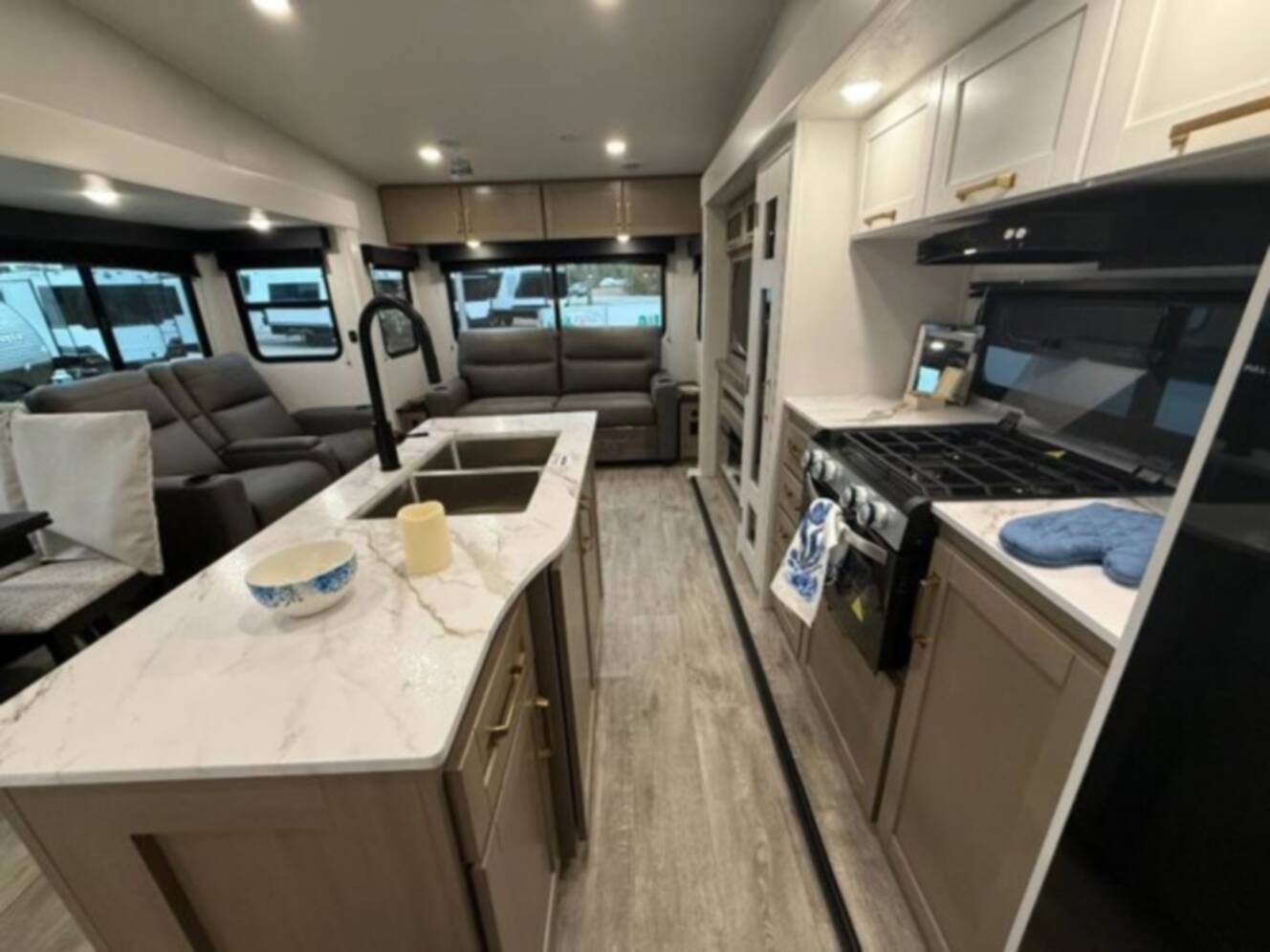 A photo of this 2026 Jayco Eagle SLE 30RLT