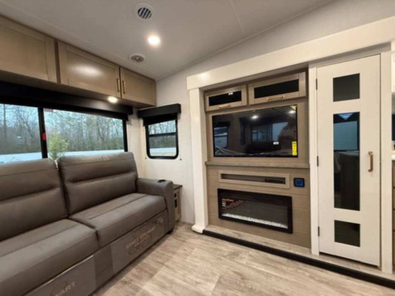 A photo of this 2026 Jayco Eagle SLE 30RLT