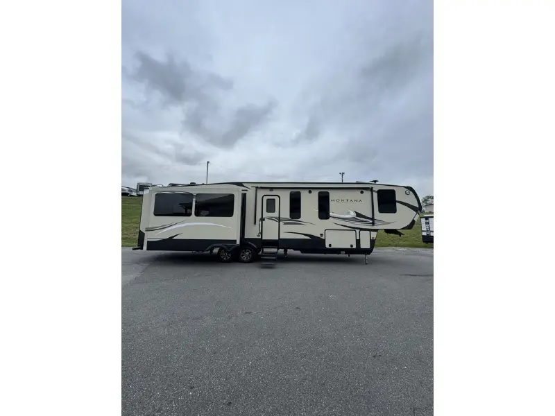 2017 KEYSTONE MONTANA HIGH COUNTRY 370BR